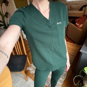 Figs Technical Collection Dark Green Top